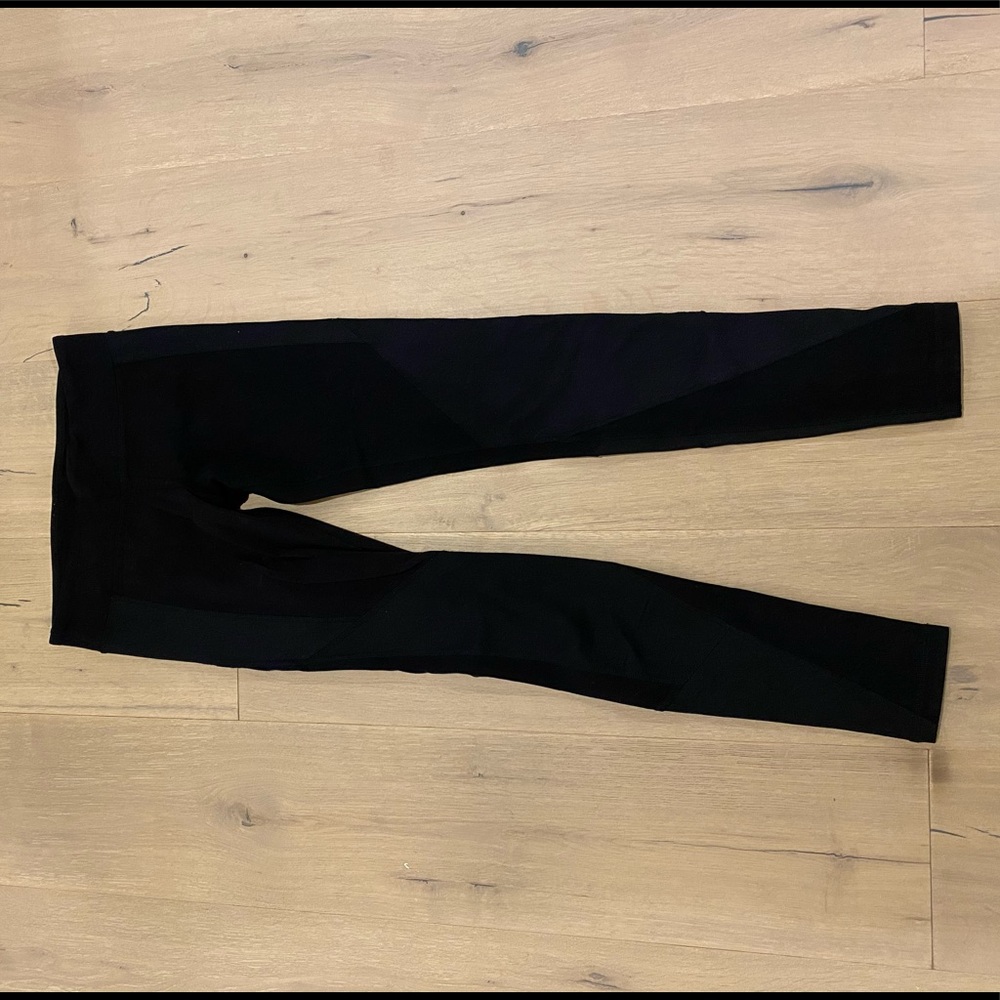 Alo Yoga undertone Legging with back zippers S